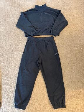Nike women’s Black Fleece Jogger Set Size Large